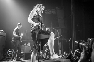 Courtney Love feet photo thumbnail