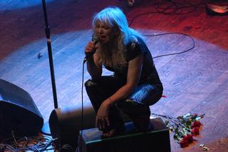Courtney Love feet photo thumbnail