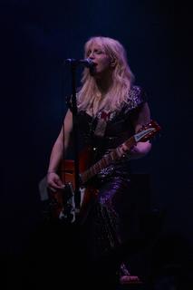 Courtney Love feet photo thumbnail