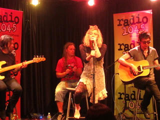 Courtney Love feet photo thumbnail