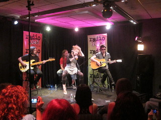 Courtney Love feet photo thumbnail