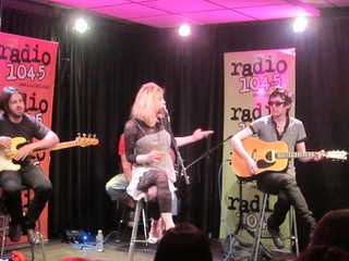 Courtney Love feet photo thumbnail