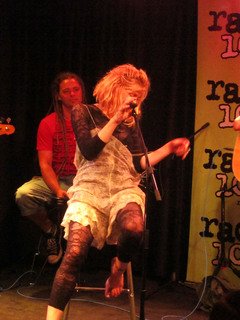 Courtney Love feet photo thumbnail