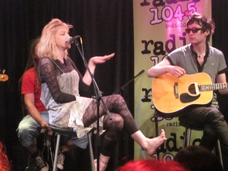 Courtney Love feet photo thumbnail