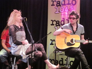 Courtney Love feet photo thumbnail