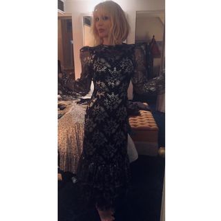 Courtney Love feet photo thumbnail