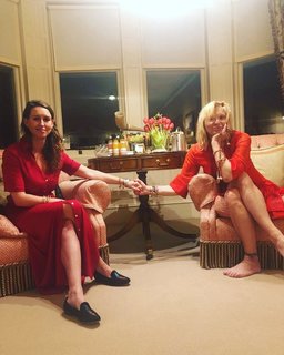 Courtney Love feet photo thumbnail