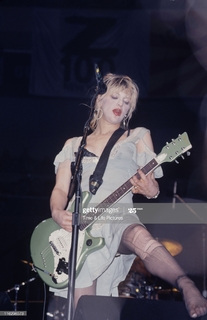 Courtney Love feet photo thumbnail