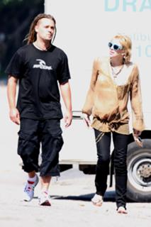 Courtney Love feet photo thumbnail