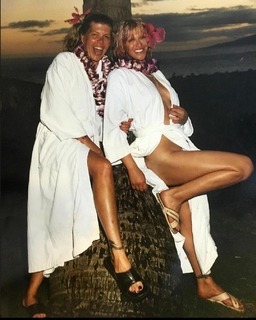 Courtney Love feet photo thumbnail