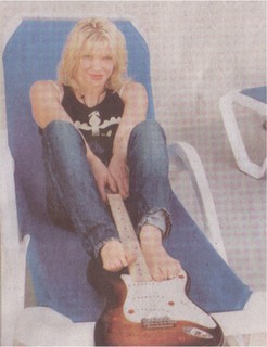Courtney Love feet photo thumbnail