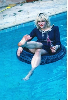 Courtney Love feet photo thumbnail