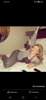 Courtney Love feet photo thumbnail