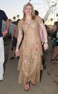 Courtney Love feet photo thumbnail