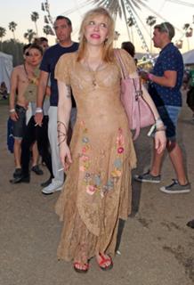 Courtney Love feet photo thumbnail