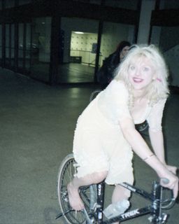 Courtney Love feet photo 1