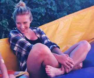 Courtney Miller feet photo thumbnail