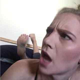 Courtney Miller feet photo thumbnail