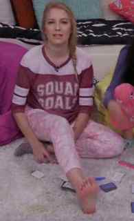 Courtney Miller feet photo thumbnail