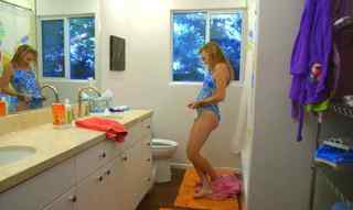 Courtney Miller feet photo thumbnail