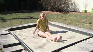 Courtney Miller feet photo thumbnail