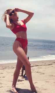 Courtney Miller feet photo thumbnail