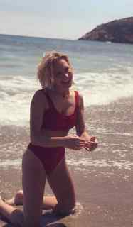 Courtney Miller feet photo thumbnail