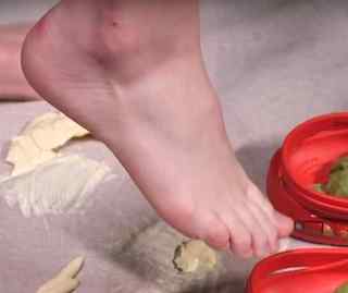 Courtney Miller feet photo thumbnail