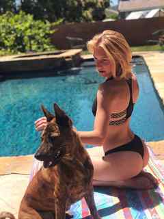 Courtney Miller feet photo thumbnail