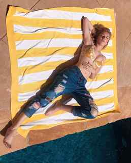 Courtney Miller feet photo thumbnail