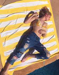 Courtney Miller feet photo thumbnail