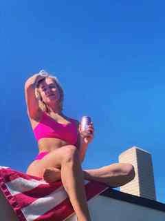 Courtney Miller feet photo thumbnail