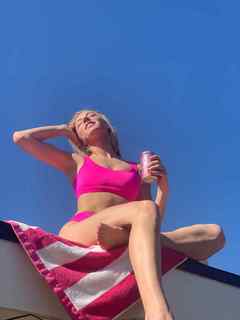 Courtney Miller feet photo thumbnail