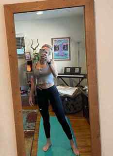 Courtney Miller feet photo thumbnail