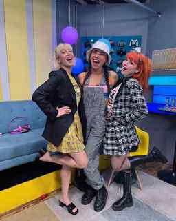 Courtney Miller feet photo thumbnail