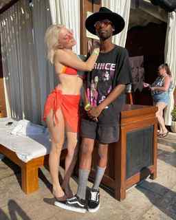 Courtney Miller feet photo thumbnail