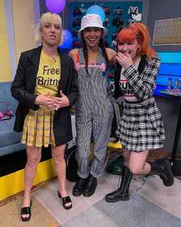 Courtney Miller feet photo thumbnail