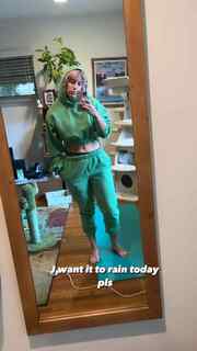 Courtney Miller feet photo thumbnail