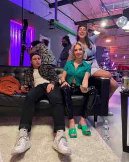 Courtney Miller feet photo thumbnail