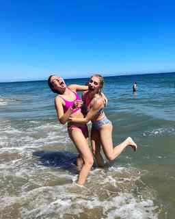 Courtney Miller feet photo thumbnail