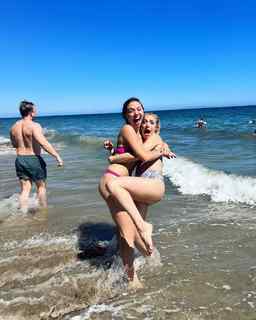 Courtney Miller feet photo thumbnail