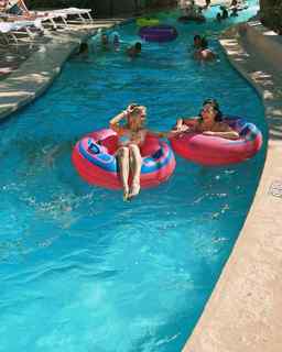 Courtney Miller feet photo thumbnail