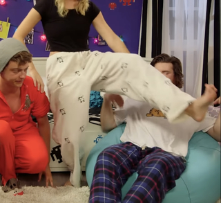 Courtney Miller feet photo thumbnail