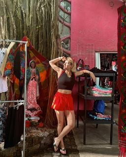 Courtney Miller feet photo thumbnail