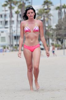 Courtney Robertson feet photo 10