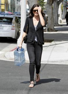Courtney Robertson feet photo 2
