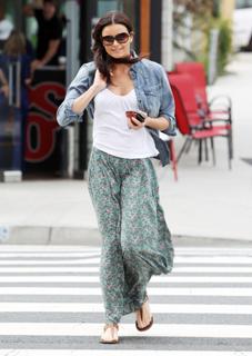 Courtney Robertson feet photo 3