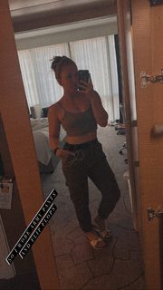 Courtney Stewart feet photo 3
