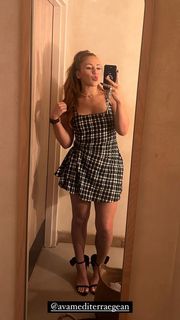 Courtney Stewart feet photo 9