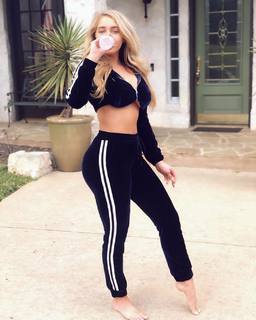 Courtney Tailor feet photo 7